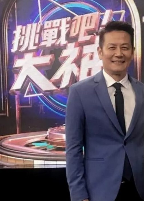 小萝莉少女玩炮机被大鸡巴玩坏了爽到潮喷抽搐 - 草莓之家