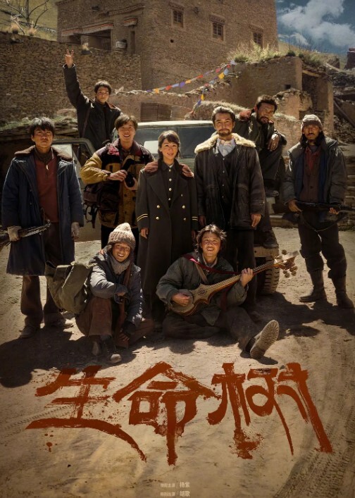 和继母的户外活动在大石头旁 - 草莓之家